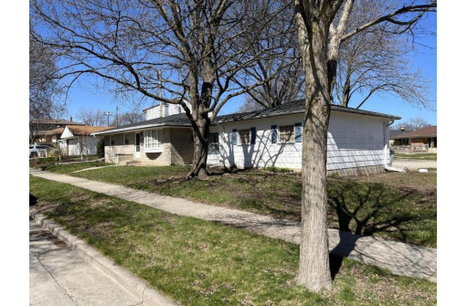 8026 West Beckett Avenue, Milwaukee, WI 53218-4625