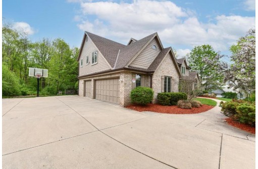 150 Bunker Hill Drive, Brookfield, WI 53005-7906