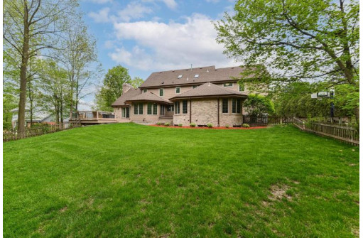 150 Bunker Hill Drive, Brookfield, WI 53005-7906