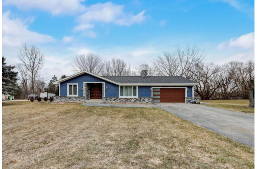 3200 San Juan Trail, Brookfield, WI 53005-7610