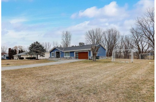 3200 San Juan Trail, Brookfield, WI 53005-7610