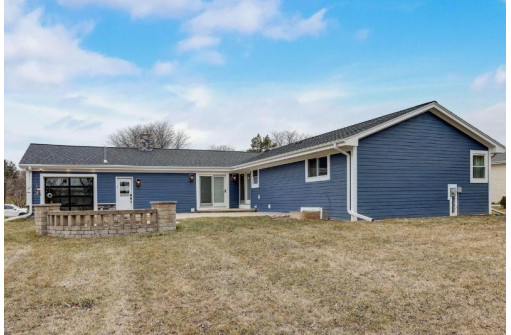 3200 San Juan Trail, Brookfield, WI 53005-7610