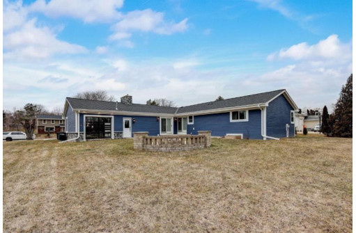 3200 San Juan Trail, Brookfield, WI 53005-7610