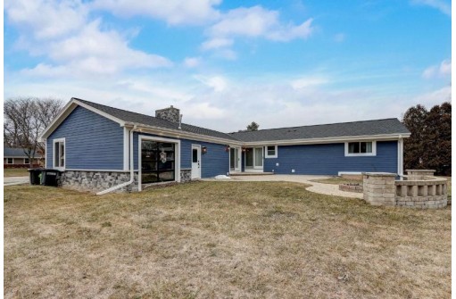 3200 San Juan Trail, Brookfield, WI 53005-7610