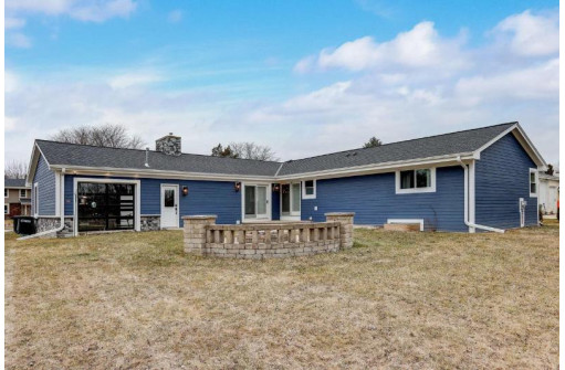 3200 San Juan Trail, Brookfield, WI 53005-7610