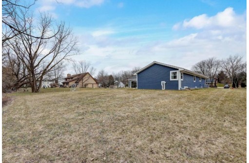 3200 San Juan Trail, Brookfield, WI 53005-7610