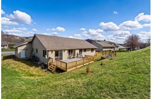 853 Aspen Valley Drive, Onalaska, WI 54650-8219