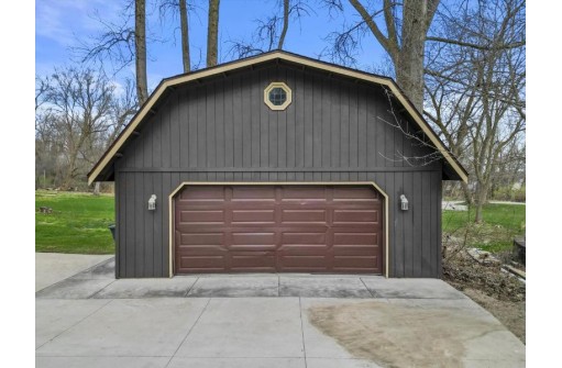 N3232 Robin Road, Lake Geneva, WI 53147