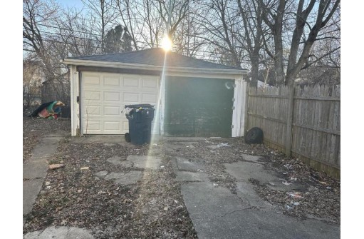 4586 North 51st Boulevard, Milwaukee, WI 53218-5102