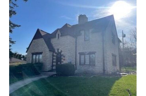 10335 West Woodward Avenue, Wauwatosa, WI 53222-2361