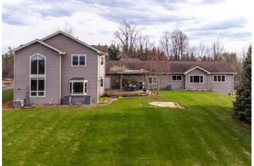 W2483 Bakertown Drive W2485, Helenville, WI 53137