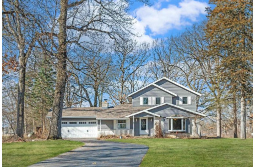 929 North Genesee Woods Drive, Summit, WI 53066