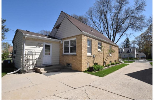 3877 North 87th Street, Milwaukee, WI 53222