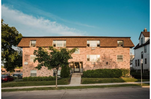 2018 North Oakland Avenue 2030, Milwaukee, WI 53202-1180