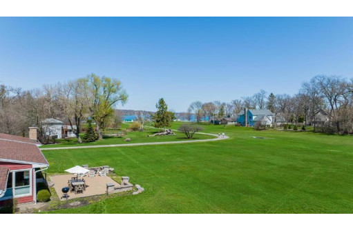 N1802 Wildwood Drive, Lake Geneva, WI 53147-4322