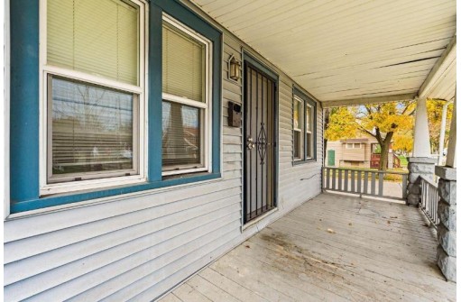 4889 North 19th Place, Milwaukee, WI 53209