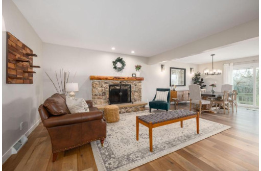 1957 River Park Court, Wauwatosa, WI 53226-2840