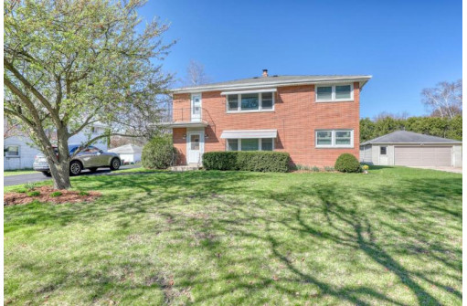 1317 North 116th Street, Wauwatosa, WI 53226-3217