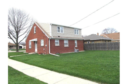 2915 15th Avenue, South Milwaukee, WI 53172-3031