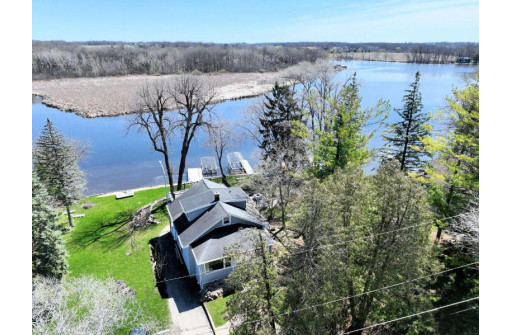 5725 East Peninsula Drive, Waterford, WI 53185-3929