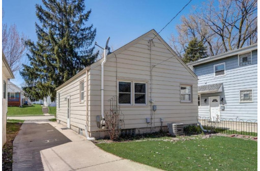 708 South 57th Street, West Allis, WI 53214-3331