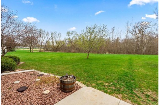 214 Minz Park Circle 2, West Bend, WI 53095-5716