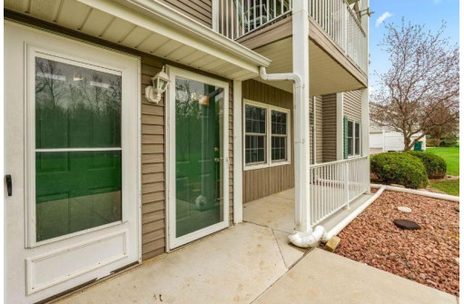 214 Minz Park Circle 2, West Bend, WI 53095-5716