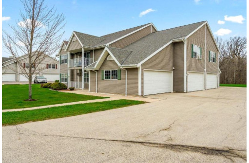 214 Minz Park Circle 2, West Bend, WI 53095-5716