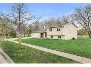 427 Topeka Drive Lake Mills, WI 53551-1719