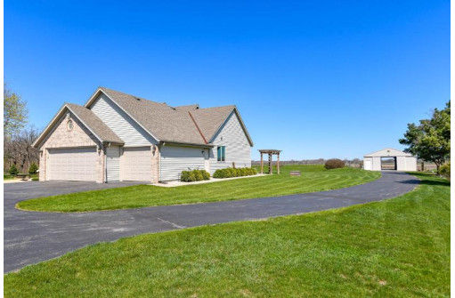 25216 Malchine Road, Waterford, WI 53185-3234