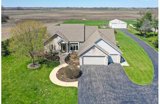 25216 Malchine Road, Waterford, WI 53185-3234