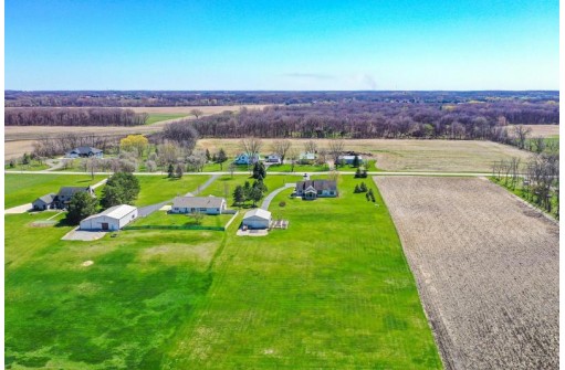 25216 Malchine Road, Waterford, WI 53185-3234