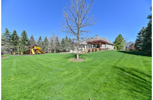 7547 West Sunnyvale Court, Mequon, WI 53092-1800