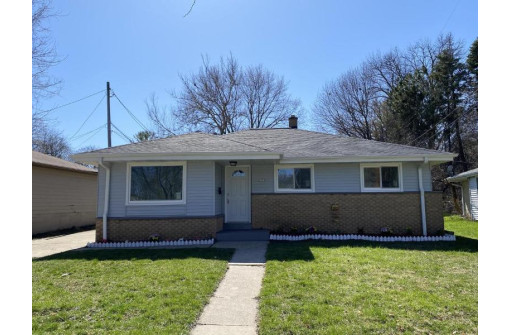 6979 North Darien Street, Milwaukee, WI 53209-2470