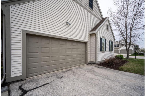 1433 Hasting Court, Waukesha, WI 53186-3991