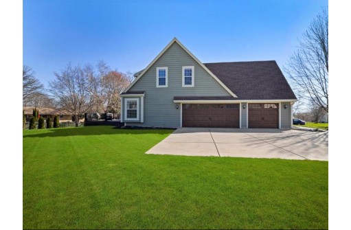 N49W16342 Kristin Court, Menomonee Falls, WI 53051