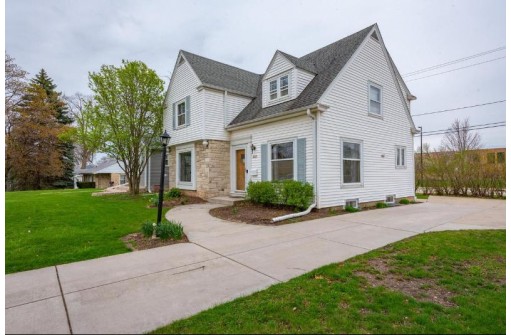 4947 West Vollmer Avenue, Greenfield, WI 53219