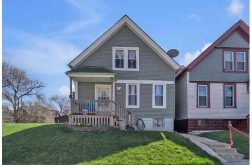 1027 West Pierce Street, Milwaukee, WI 53204-1328