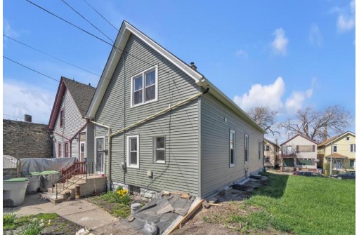 1027 West Pierce Street, Milwaukee, WI 53204-1328