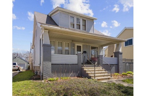 3130 South 15th Place, Milwaukee, WI 53215-4634