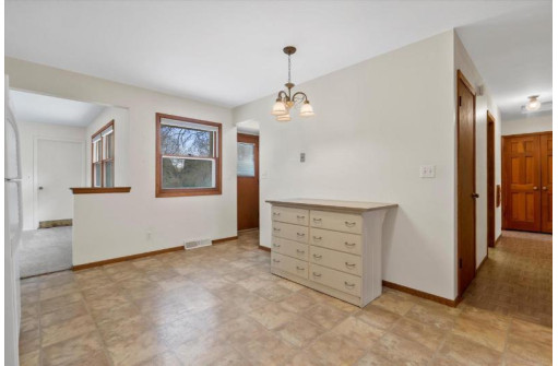 3325 West Colette Court, Mequon, WI 53092