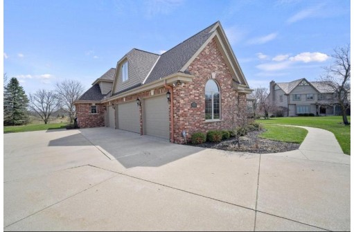 N28W30188 Red Hawk Court, Pewaukee, WI 53072-4272