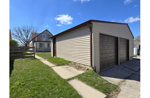 2660 South 71st Street, Milwaukee, WI 53219-2511