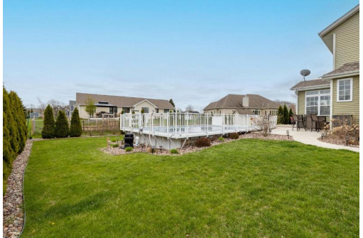 140 Lester Court, Dousman, WI 53118-8847