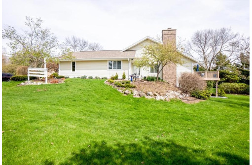 121 Harrogate Drive, Waukesha, WI 53188-4410