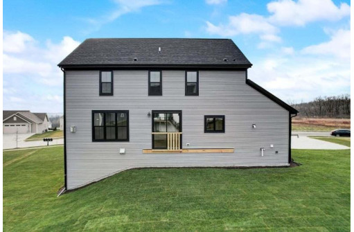 3718 Olde Howell Road, Waukesha, WI 53188