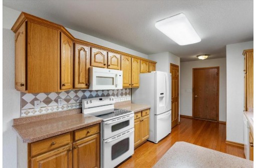 W198N11263 Golden Court, Germantown, WI 53022-2991