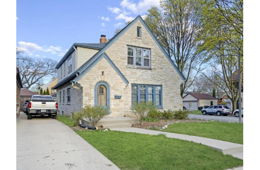 6920 West Clarke Street, Wauwatosa, WI 53213