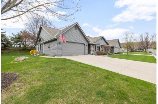 1402 Hidden Fields Drive, West Bend, WI 53095