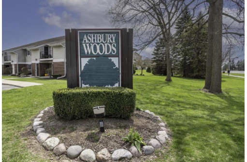 W169N11079 Ashbury Lane 4, Germantown, WI 53022-5568